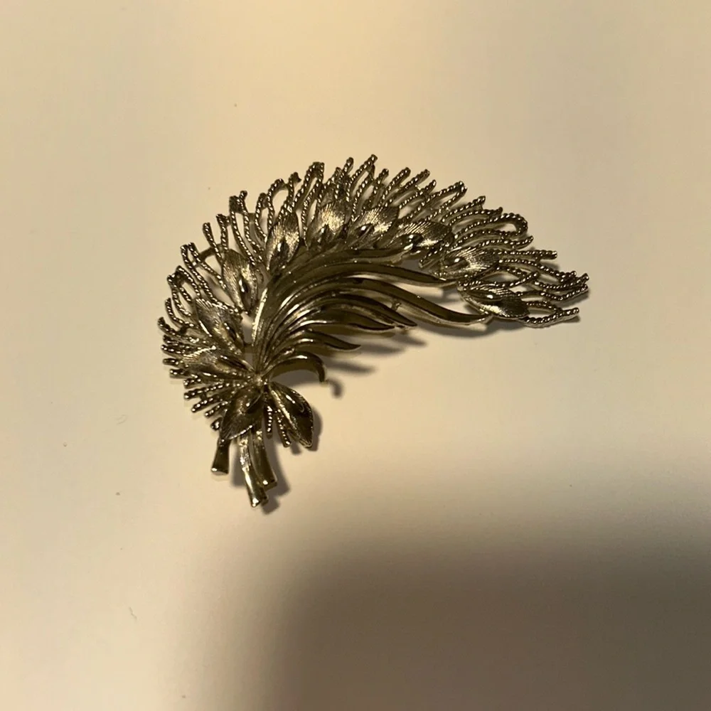 Lisner Silver Tone Leaf Look Brooch Marked